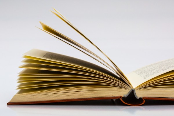 books-683897_960_720